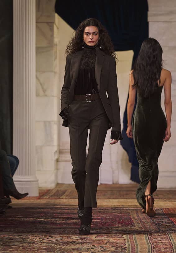 0211_runway_lp_view_all_looks_